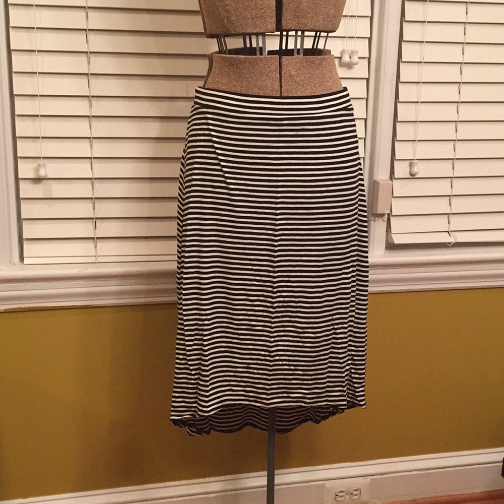 NWOT Stretchy Horizontal Striped skirt